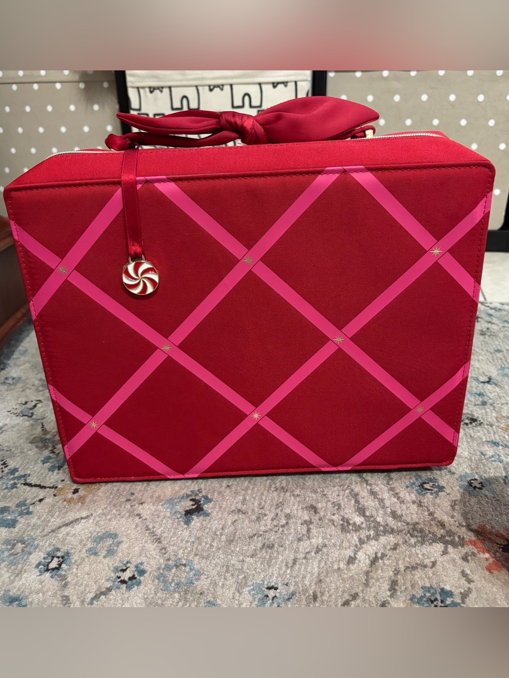 Estée Lauder Holiday 2021 Cosmetic Train Case with Peppermint Charm and Bow
